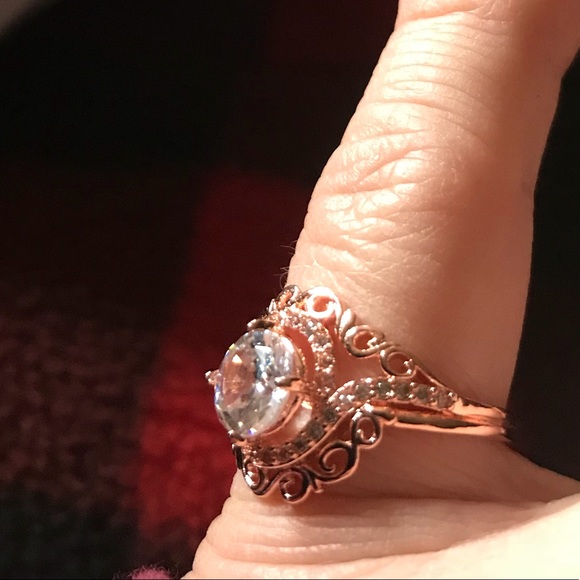 Beautiful ring - Picture 4 of 4